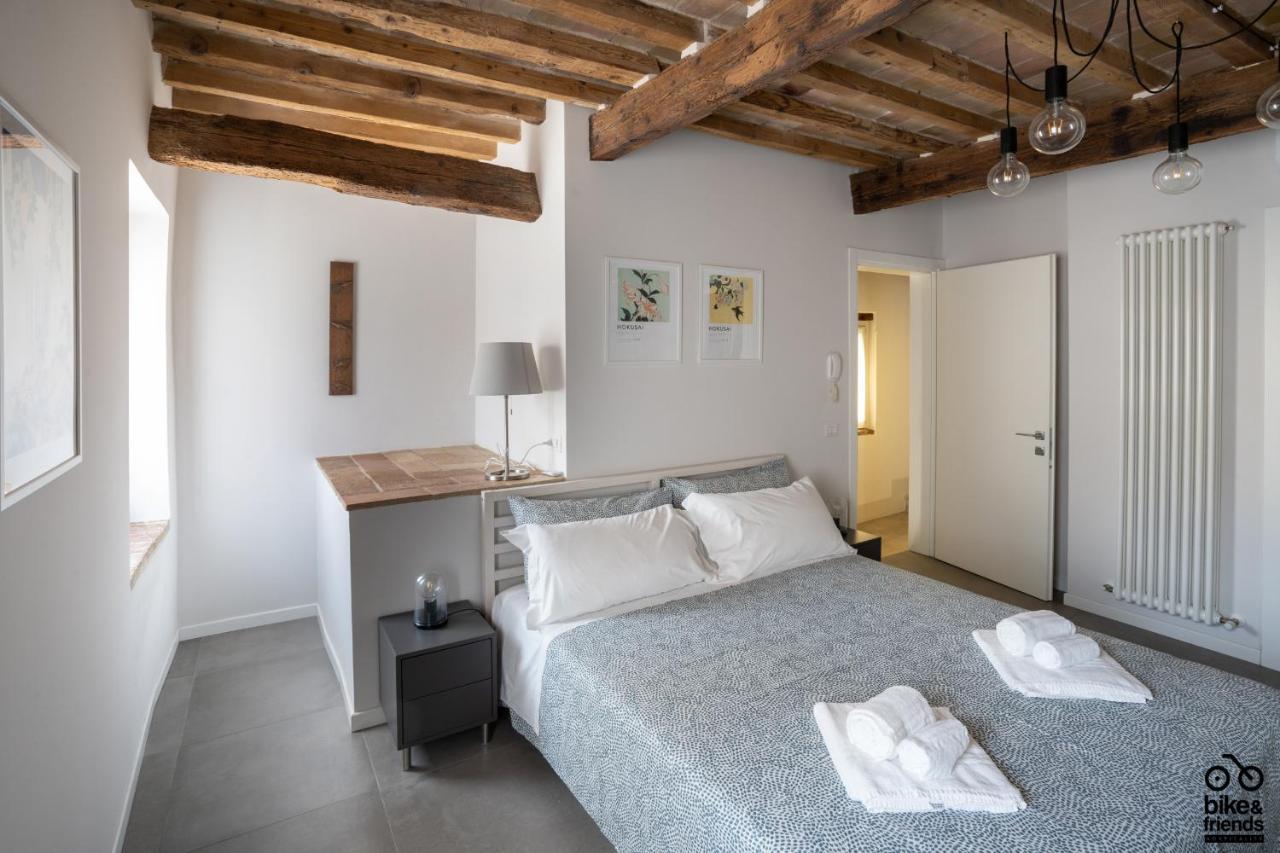 BILOCALE LE RONDINI centralissimo Pesaro Esterno foto